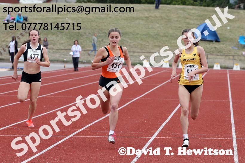 Womens under-17s 300 metres, 2018 Northern Under-17s/U-15s/U-13s Champs., Wavertree Athletics Centre, Liverpool. Photo: David T. Hewitson/Sports for All Pics